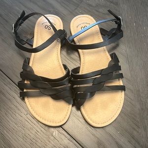 SO girls black flat sandal size 6